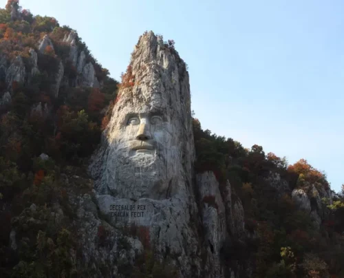 Sculptura in stanca a lui Decebal